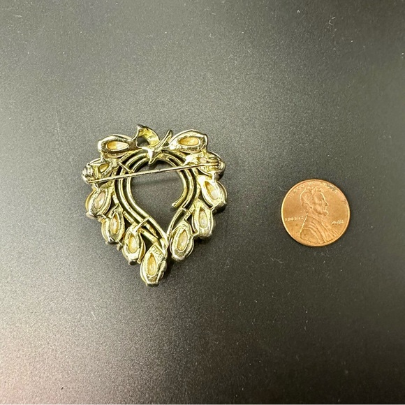 Vintage STAR Faux Pearl & Gold Tone Signed Brooch Pin - Picture 3 of 7